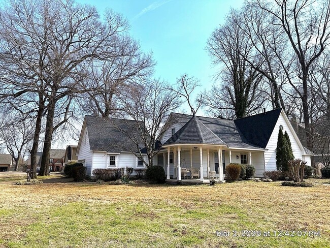 Building Photo - Germantown/ Gorgeous 5 Bedroom Home Newly Renovated
