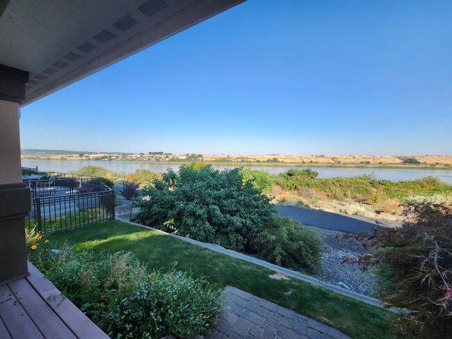 Building Photo - Experience Unmatched Luxury on the Columbia River!