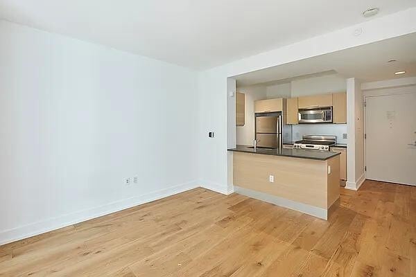350 W 42nd St Unit 23-SS