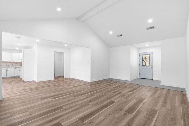 Photo - 18049 Martin Dr