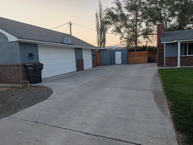 13701 Douglas Rd