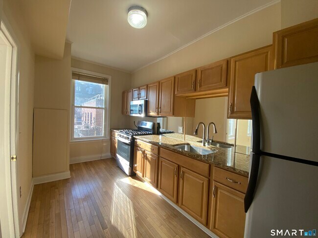 Photo - 268 College St Unit 2R