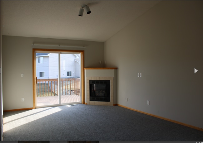 Photo - 451 Meadow Ln