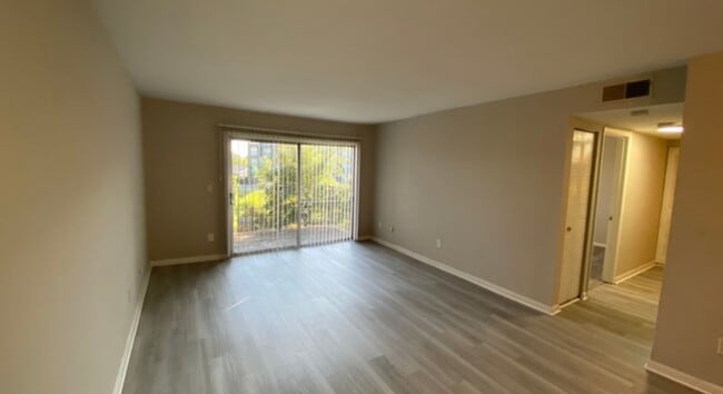 Photo - $1,450 / 3br -1056 ft2 COMING SOON!! Unit #3