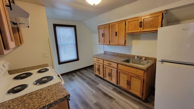 Photo - 1168 1/2 Shawano Avenue