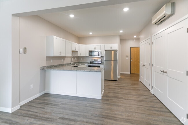 Studio, 1BA - 500 SF