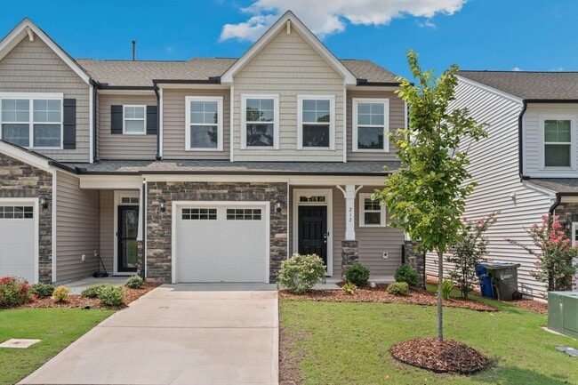 Building Photo - Available now! Spacious & beautiful 3 bedroom townhome!