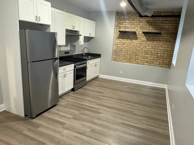 Photo - 1369 W Greenleaf Ave Unit g4