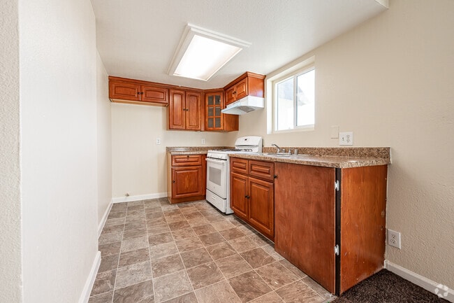 2BR, 1.5BA - 769SF - Kitchen - Vintage Palms