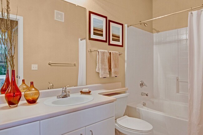 Stoneleigh Large Bathroom with Bathtub - Stoneleigh at the Reserve