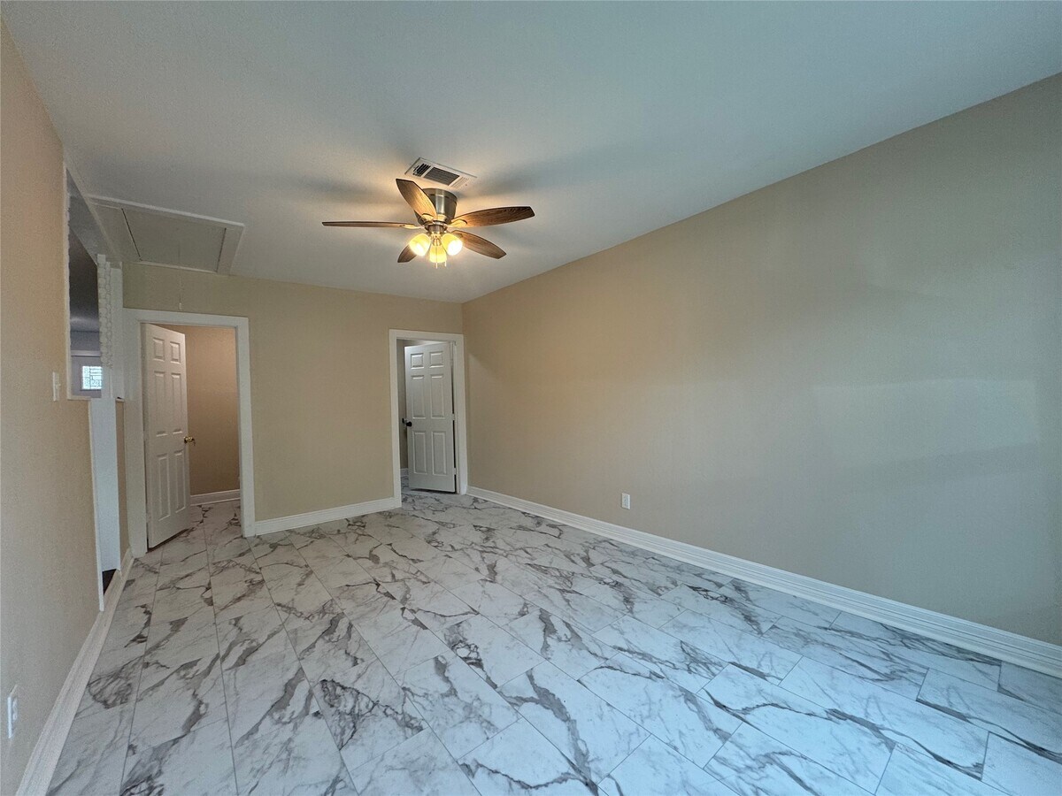 Photo - 6645 Lodge St