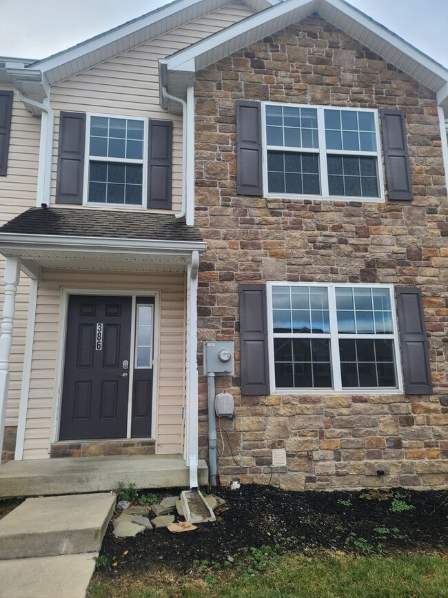 Building Photo - 3 Bedroom 2 1/2 bath Townhome for Rent in Waynesboro