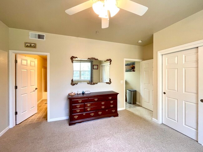 Photo - 1881 E 8th St Unidad Apt260