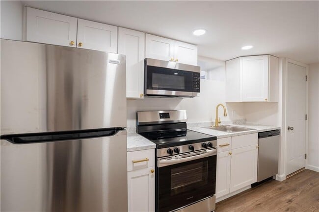 Photo - 10 S Locust Ave