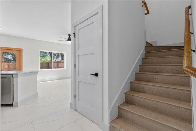 Photo - 1409 Emile St Unit B
