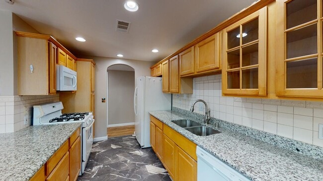 Charming & contemporary Concord home near BART