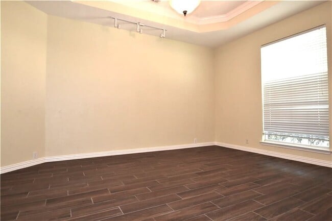 Photo - 2708 Cascade Dr