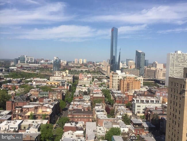 Photo - 2031 Locust St Unidad 1701