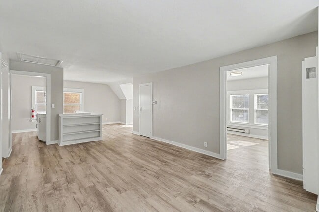 Photo - Fully Renovated 1 Bedroom in Historic Sloan Neighborhood $1099 Unidad #4