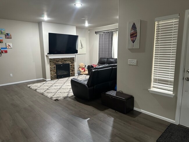 Photo - 3909 80th Ave NE