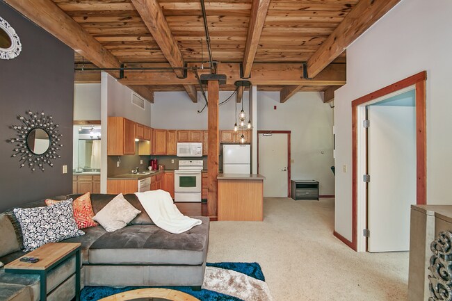 Photo - 940 Monroe Ave NW