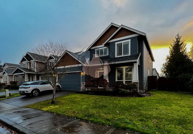 Building Photo - Luxurious Spacious Keizer Home -