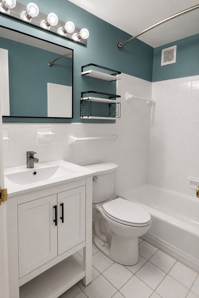 Photo - 6621 Wakefield Dr Unit 305