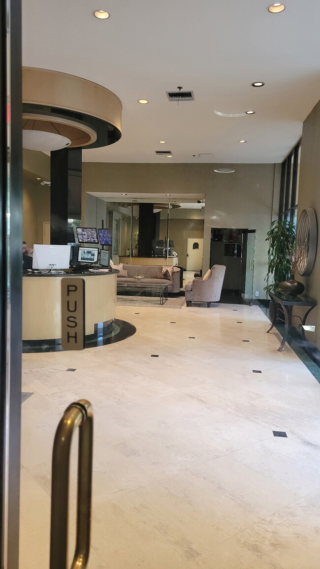 Building Photo - 10535 Wilshire Blvd Unit 1514 Rental