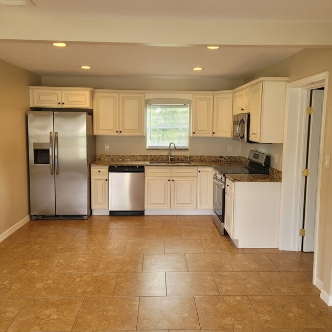 Photo - 1824 Beachwood Dr