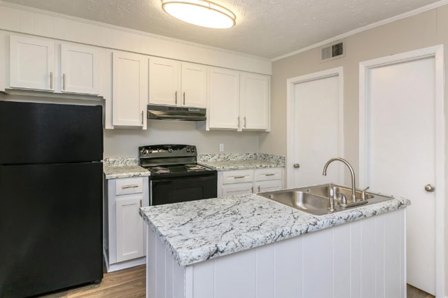 Building Photo - 4690 Log Cabin Dr Rental