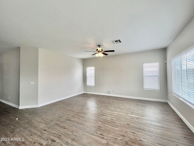 Photo - 837 W Ivanhoe St