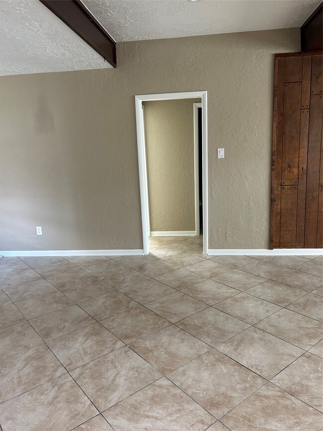 Photo - 16011 Mary Ann Ln