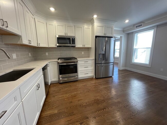 Building Photo - 49 Alpine St Unit 2