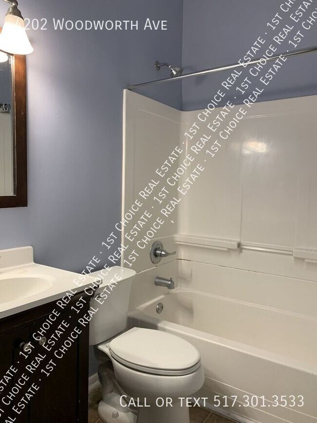 3BDR 1.5BTH Duplex in Holt Cat Friendly Townhome Townhome Rental