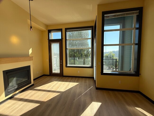 Photo - 655 Crockett St Unit B 104