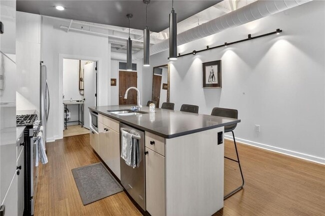 Photo - 805 Peachtree St NE Unidad 510