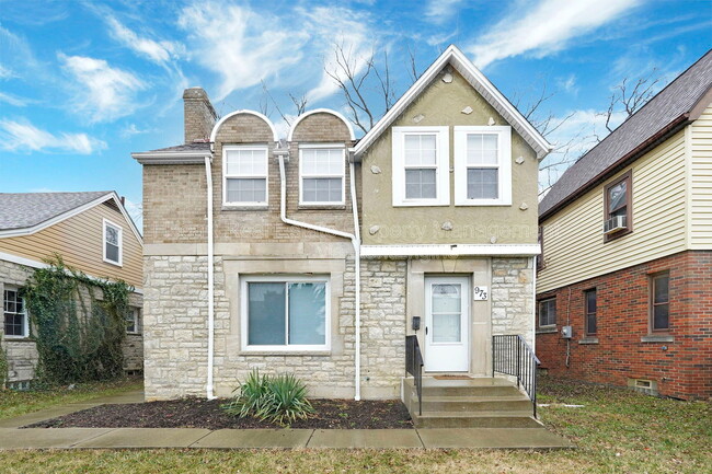 Photo - 973 Kelton Ave