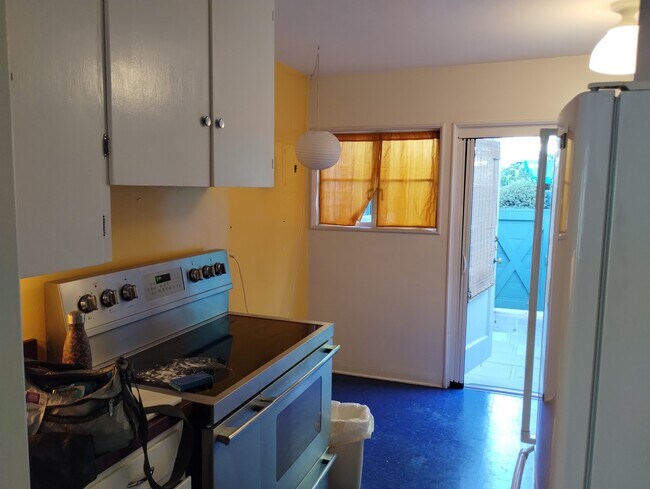 Kitchen - 5273 Village Grn Unit 5273