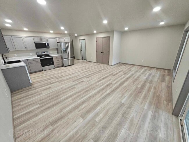 Photo - 711 Dakota Ave