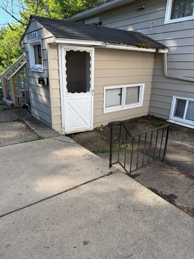 300 Vincennes Ave Unit 2