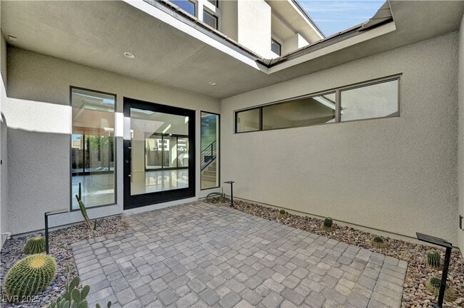 Photo - 68 Grey Feather Dr