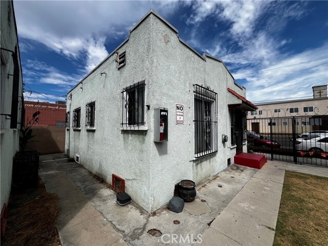 6325 S Figueroa St