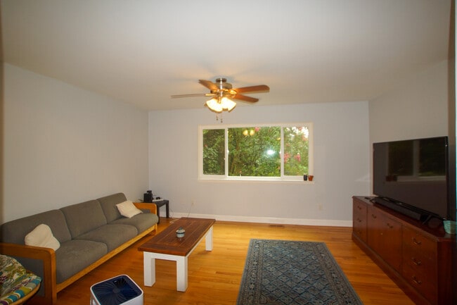 Photo - 205 Sunrise Ln