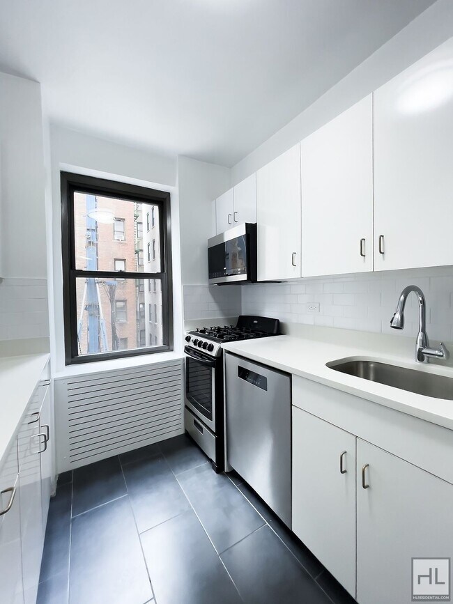 Photo - FIFTH AVENUE Unit 5F