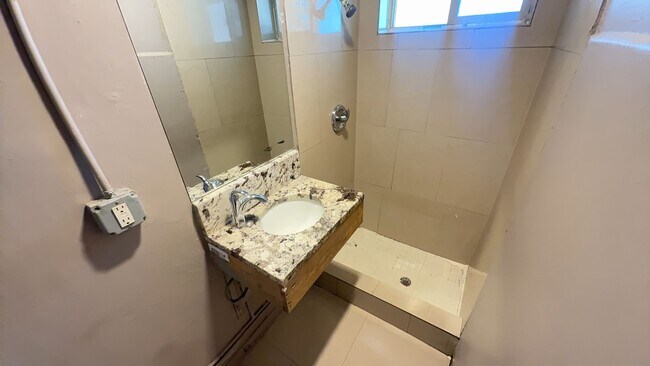 Photo - 1 Bedroom / 1 Bathroom Apartment in Madras Oregon Unit MVL 811 - #7