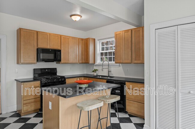 Photo - 2529 Ashwood Ave Unit A