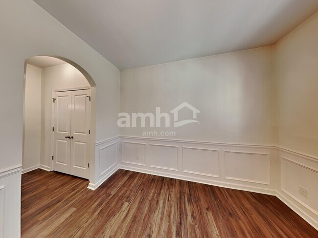 Photo - 138 Ellen Glen Way