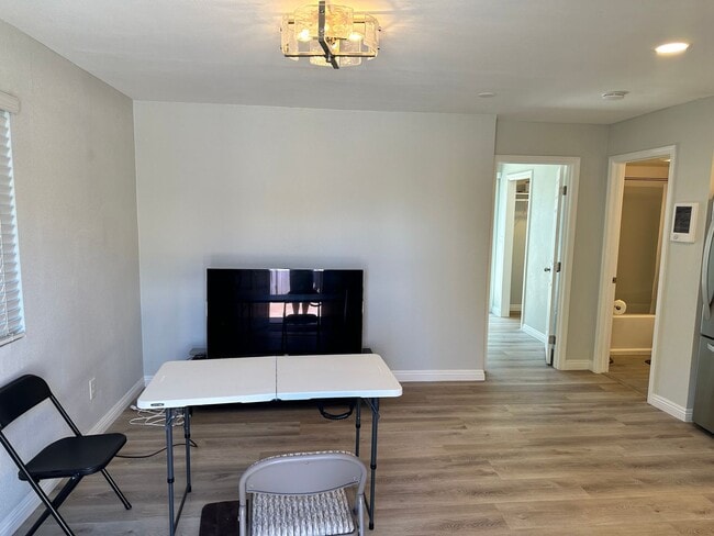 Photo - Remodeled 1 bedroom in IB