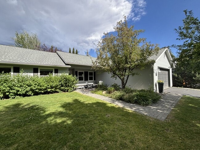 Building Photo - 3 Bed, 2 Bath Single Family Home in Hailey...