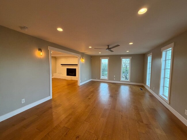 Photo - SPACIOUS PROPERTY DOWNTOWN FOR RENT!